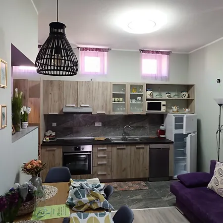 Pri Adamsovih Apartman *
