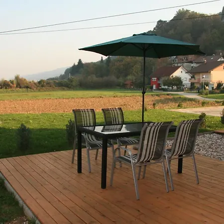 Daire Pri Adamsovih Catez ob Savi