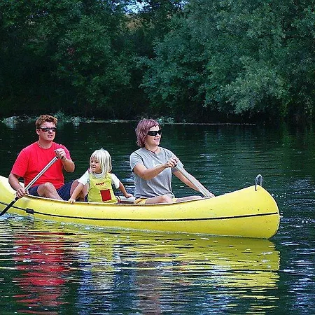 Daire Pri Adamsovih Catez ob Savi